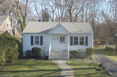 42 William St, Lincoln Park, NJ 07035-1351