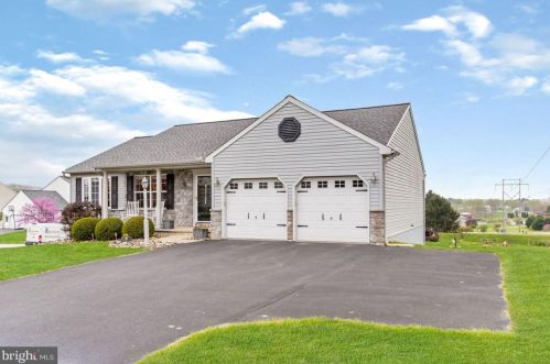 340 Lartry Dr, Red Lion, PA 17356-8929