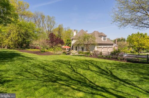 5 Gregory Ln, Newtown Square PA  19073-1518 exterior