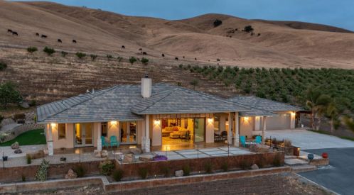 1187 Comstock Rd, Hollister, CA 95023-9041