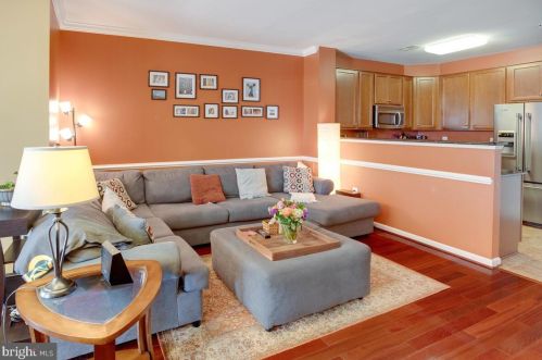 15791 John Diskin Cir, Woodbridge, VA 22191-6522
