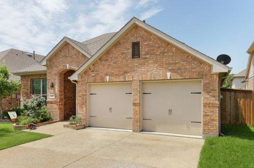 3601 Treetop Dr, Euless, TX 76040-1111