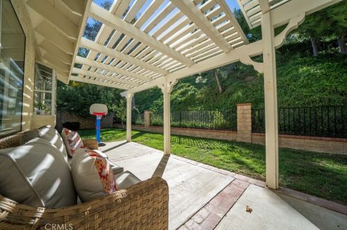 22114 Pamplico Dr, Santa Clarita CA  91350-2186 exterior