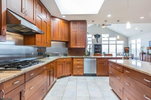163 Hillcrest Dr, Parsippany NJ  07834-1413 exterior