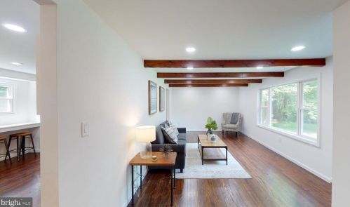 913 Lake Dr, Trenton NJ  08648-4003 exterior