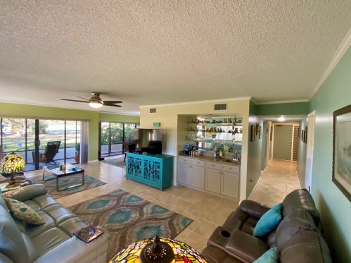 9460 Meadowood Dr, Fort Pierce, FL 34951-2943