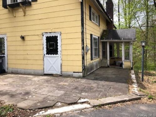 15 Heather Dr, Mahopac, NY 10541-2124