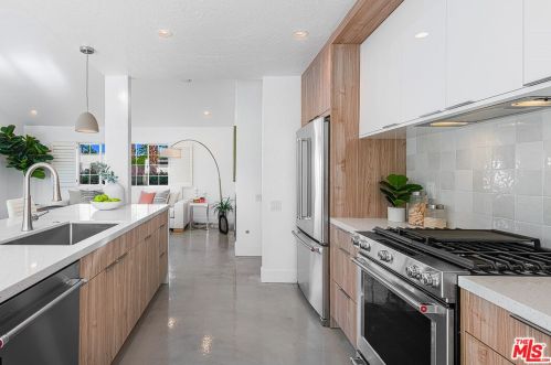 1055 Louise Dr, Palm Springs CA  92262-3241 exterior