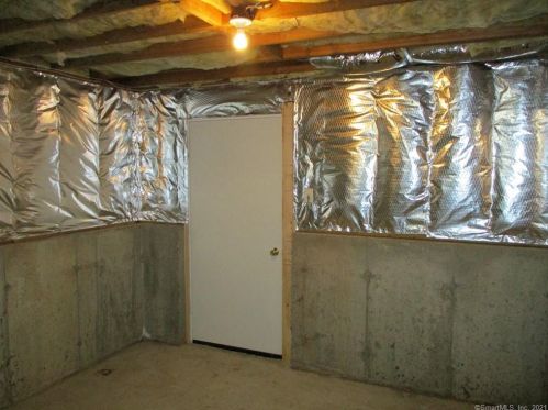 51 Angela Dr, Wallingford CT 06492-1779 exterior