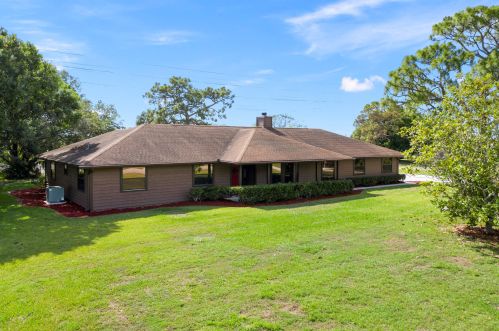 471 Woodcrest Dr, Fort Pierce, FL 34945-2038