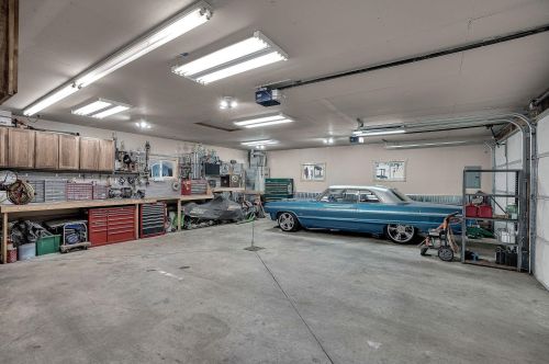 827 3rd St, Faribault, MN 55021-5827