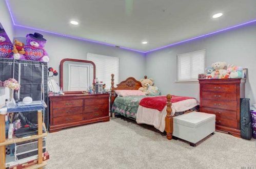 1350 Spur Dr, Islip Manor NY  11751-1119 exterior
