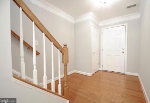 209 Hawks View Sq, Leesburg VA  20175-4103 exterior