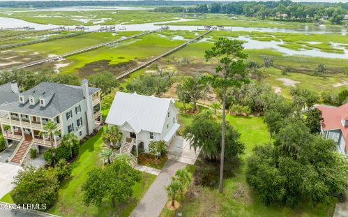 65 Petigru Dr, Beaufort, SC 29902-5288