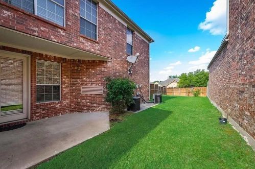 9200 Dillon Trl, Irving TX  75063-8071 exterior