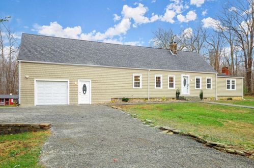 112 Cedar Swamp Rd, Deep River, CT 06417-1574