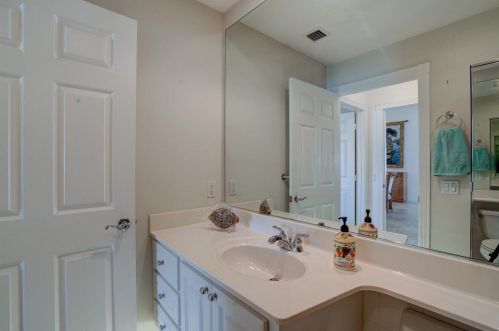 10652 Hartwick Dr, Fort Pierce FL  34987-1923 exterior