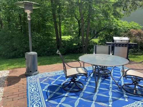 203 Hickory Hill Rd, New Britain CT  06052-1009 exterior