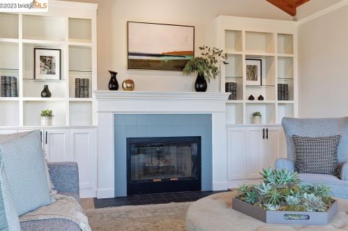 4930 Cochrane Ave, Oakland, CA 94618-2702