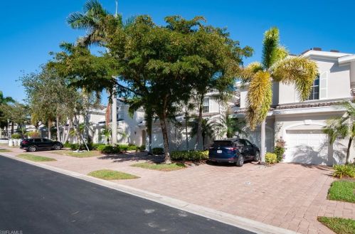 12854 Carrington Cir, Naples, FL 34105-5009