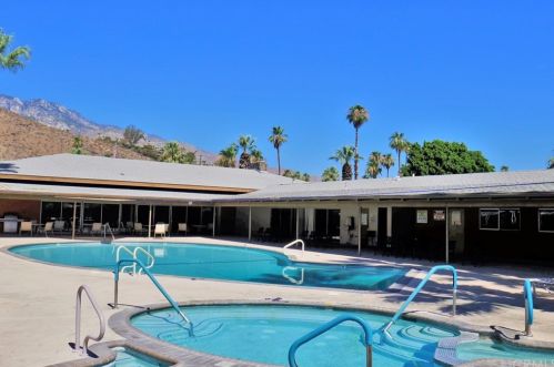 70 Santa Monica St, Palm Springs CA  92264-5257 exterior