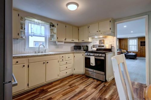 114 New Haven Ave, Derby CT 06418-2161 exterior