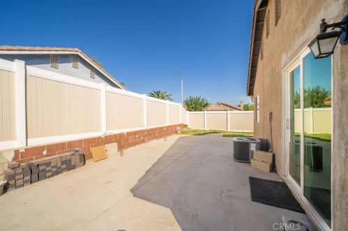 593 Award Dr, Colton CA 92324-2674 exterior