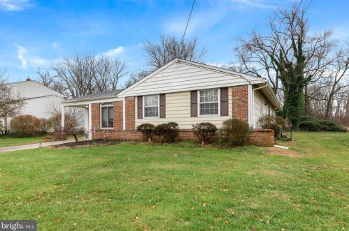 1005 Edgewood Ln, Riverton, NJ 08077-3921