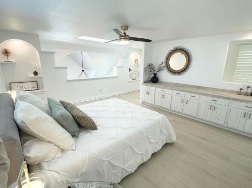 320 Rossmore Dr, Oxnard CA  93035-4465 exterior