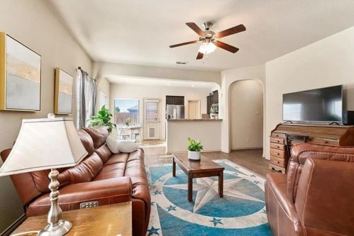 5117 Meadow Ln, Krum, TX 76249-6033