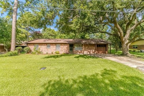 2016 Galveston Ave, Pearland, TX 77581-3422