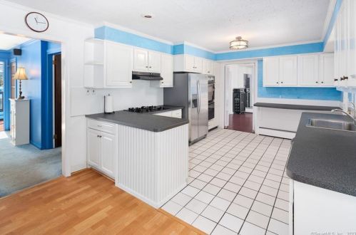 24 Twin Hills Rd, Stamford CT  06903-4614 exterior