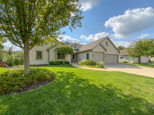229 Shore Cir, Oconomowoc, WI 53066-5839