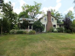 10364 Highland Dr, Cleveland, OH 44141-3331