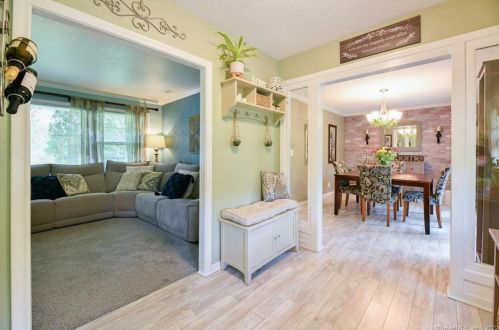 50 Ridgeland Rd, Wallingford, CT 06492-2934