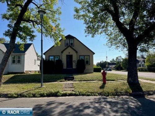 2412 2nd Ave, Hibbing, MN 55746-2002