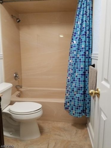603 Maple Hill Dr, Woodbridge NJ  07095-4107 exterior