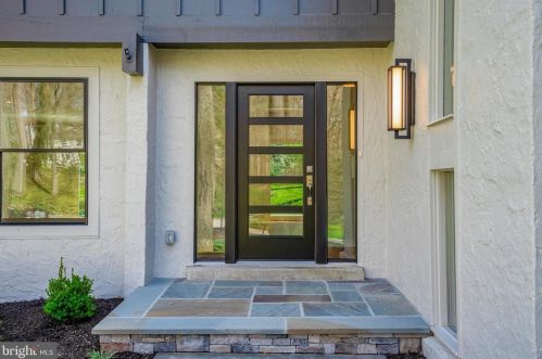 745 Camp Woods Rd, Ithan, PA 19085-1004