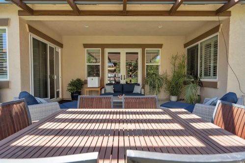 662 Canterbury Cir, Vacaville CA  95687-8225 exterior