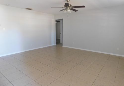 7507 Ocala Ave, Fort Pierce FL  34951-2422 exterior