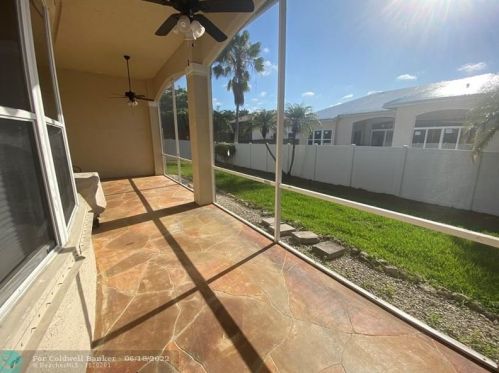 327 188th Ter, Hollywood FL  33029-5441 exterior