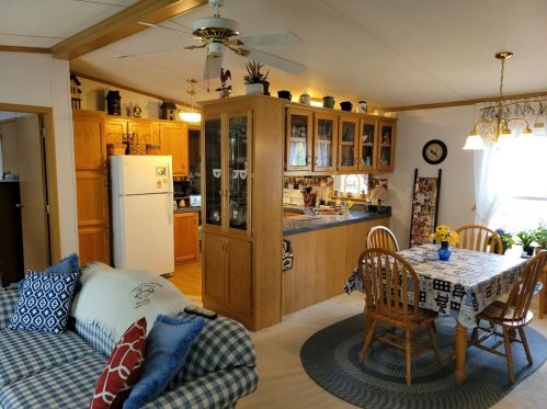 35 Emerald Dr, Grove City, PA 16127-4685