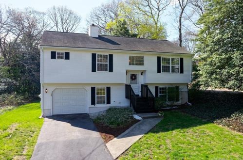 159 Azalea Dr, Groton CT  06340-4126 exterior