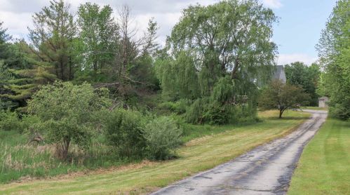 22 Boyd Rd, Londonderry, NH 03053-3686