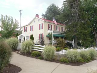 369 Hackney Station Rd, Amity, PA 15311-1421
