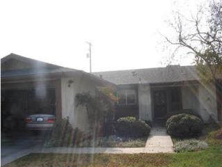 861 Clover Ln, Hanford, CA 93230-2216