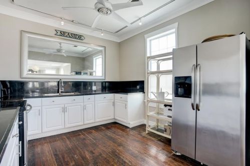 912 32nd St, Galveston TX  77550-4212 exterior