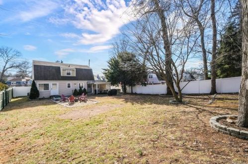 22 Randolph Rd, White Plains NY  10607-1516 exterior