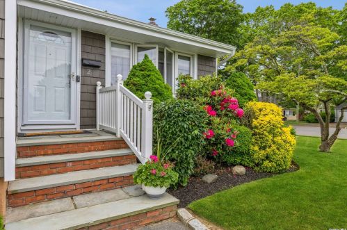 2 Seward St, Babylon, NY 11704-2912