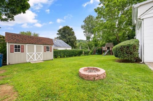 106 Oak Cir, Mahopac NY  10541-4146 exterior